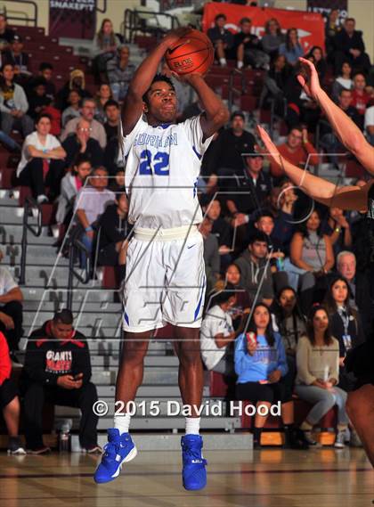 Thumbnail 1 in Bishop Gorman vs. De La Salle (MaxPreps Holiday Classic) photogallery.