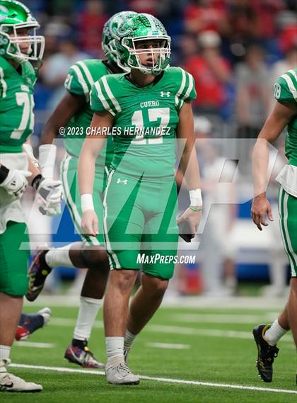 Thumbnail 2 in Cuero vs. Wimberley (UIL 4A Division II Semifinal) photogallery.