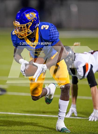 Thumbnail 1 in La Vega vs Springtown (UIL 4A Semifinal Playoff) photogallery.