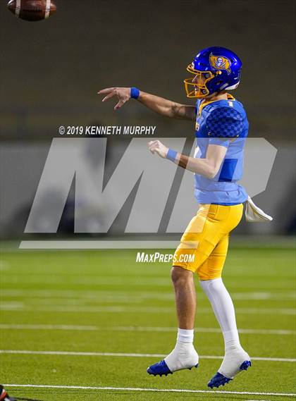 Thumbnail 2 in La Vega vs Springtown (UIL 4A Semifinal Playoff) photogallery.