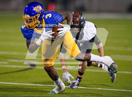 Thumbnail 3 in La Vega vs Springtown (UIL 4A Semifinal Playoff) photogallery.