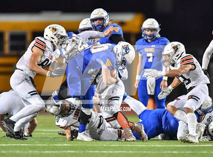 Thumbnail 2 in Lago Vista vs. Llano (UIL 3A D1 Quarterfinal) photogallery.