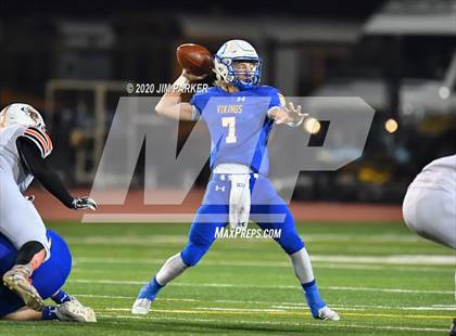 Thumbnail 3 in Lago Vista vs. Llano (UIL 3A D1 Quarterfinal) photogallery.