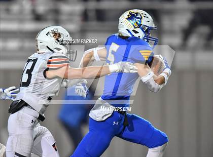 Thumbnail 3 in Lago Vista vs. Llano (UIL 3A D1 Quarterfinal) photogallery.