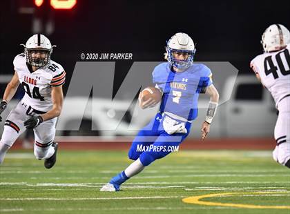 Thumbnail 2 in Lago Vista vs. Llano (UIL 3A D1 Quarterfinal) photogallery.