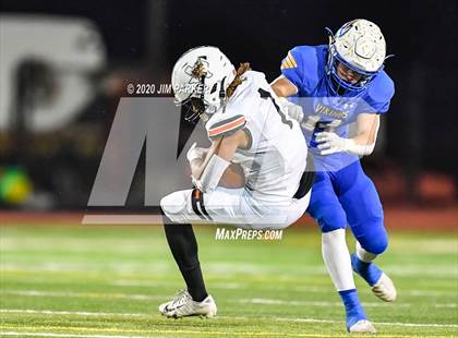 Thumbnail 2 in Lago Vista vs. Llano (UIL 3A D1 Quarterfinal) photogallery.