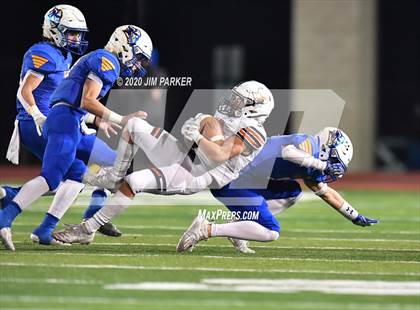 Thumbnail 2 in Lago Vista vs. Llano (UIL 3A D1 Quarterfinal) photogallery.