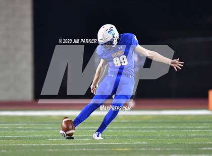 Thumbnail 2 in Lago Vista vs. Llano (UIL 3A D1 Quarterfinal) photogallery.