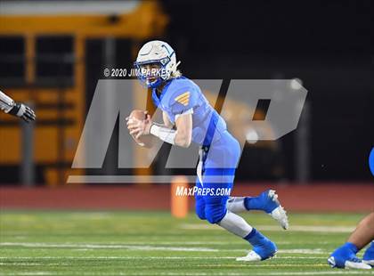 Thumbnail 3 in Lago Vista vs. Llano (UIL 3A D1 Quarterfinal) photogallery.