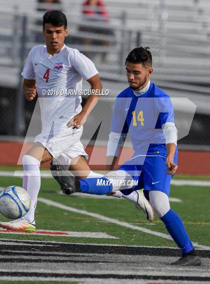 Thumbnail 2 in Mountain View vs Casa Grande (Coyote Classic Tournament) photogallery.