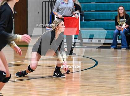 Thumbnail 3 in Round Top-Carmine vs. D'Hanis (UIL 1A Region 4 Semifinal Playoff) photogallery.
