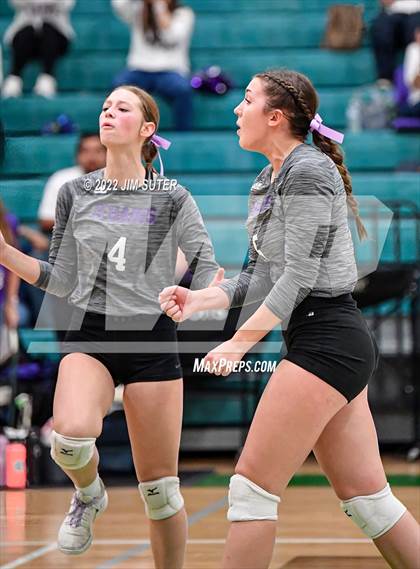 Thumbnail 1 in Round Top-Carmine vs. D'Hanis (UIL 1A Region 4 Semifinal Playoff) photogallery.