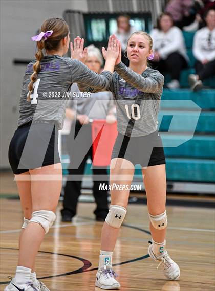 Thumbnail 2 in Round Top-Carmine vs. D'Hanis (UIL 1A Region 4 Semifinal Playoff) photogallery.