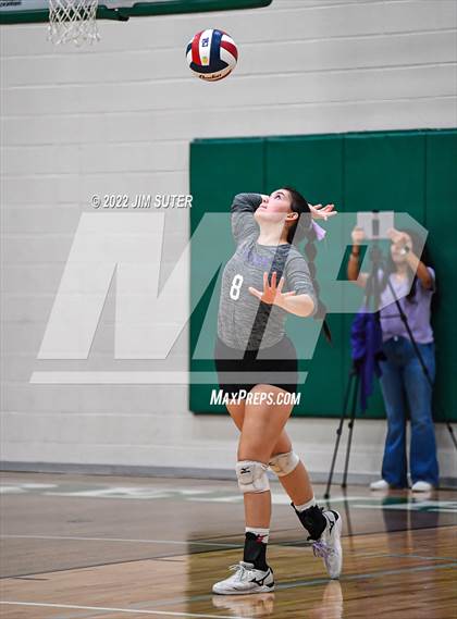 Thumbnail 3 in Round Top-Carmine vs. D'Hanis (UIL 1A Region 4 Semifinal Playoff) photogallery.