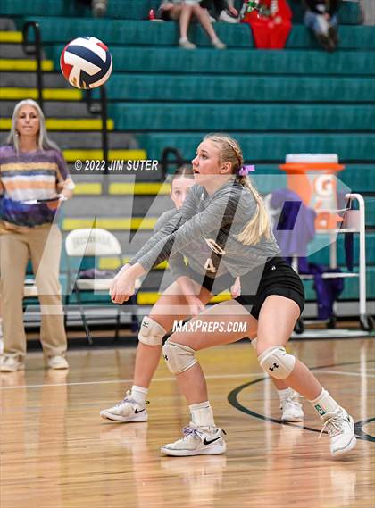 Thumbnail 2 in Round Top-Carmine vs. D'Hanis (UIL 1A Region 4 Semifinal Playoff) photogallery.