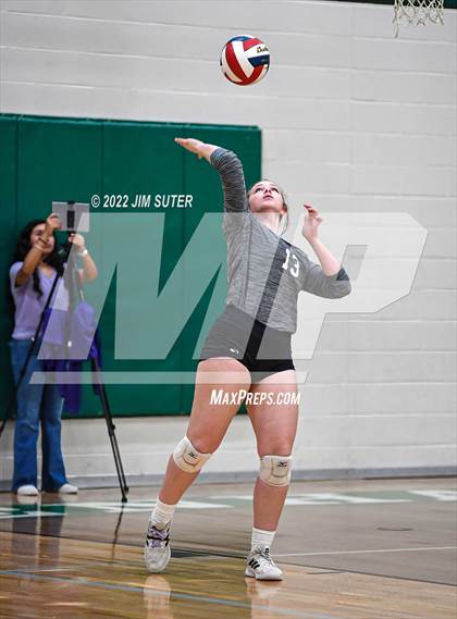 Thumbnail 2 in Round Top-Carmine vs. D'Hanis (UIL 1A Region 4 Semifinal Playoff) photogallery.