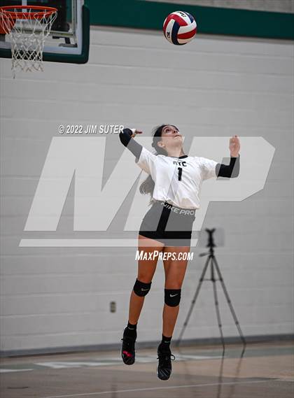 Thumbnail 1 in Round Top-Carmine vs. D'Hanis (UIL 1A Region 4 Semifinal Playoff) photogallery.