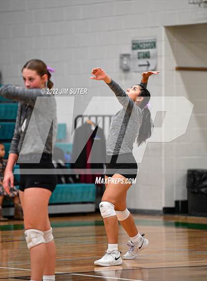 Thumbnail 3 in Round Top-Carmine vs. D'Hanis (UIL 1A Region 4 Semifinal Playoff) photogallery.