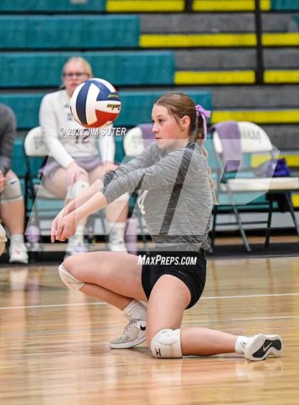 Thumbnail 3 in Round Top-Carmine vs. D'Hanis (UIL 1A Region 4 Semifinal Playoff) photogallery.