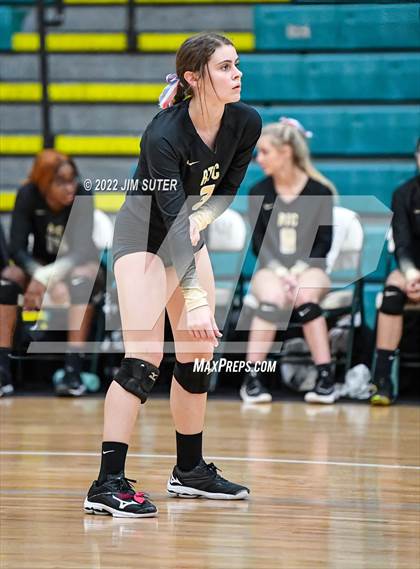 Thumbnail 1 in Round Top-Carmine vs. D'Hanis (UIL 1A Region 4 Semifinal Playoff) photogallery.