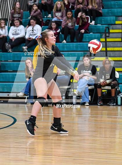 Thumbnail 2 in Round Top-Carmine vs. D'Hanis (UIL 1A Region 4 Semifinal Playoff) photogallery.