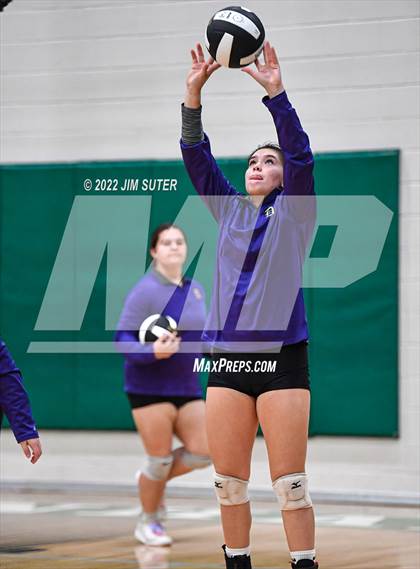 Thumbnail 1 in Round Top-Carmine vs. D'Hanis (UIL 1A Region 4 Semifinal Playoff) photogallery.