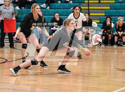 Thumbnail 2 in Round Top-Carmine vs. D'Hanis (UIL 1A Region 4 Semifinal Playoff) photogallery.