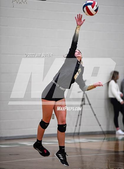 Thumbnail 2 in Round Top-Carmine vs. D'Hanis (UIL 1A Region 4 Semifinal Playoff) photogallery.