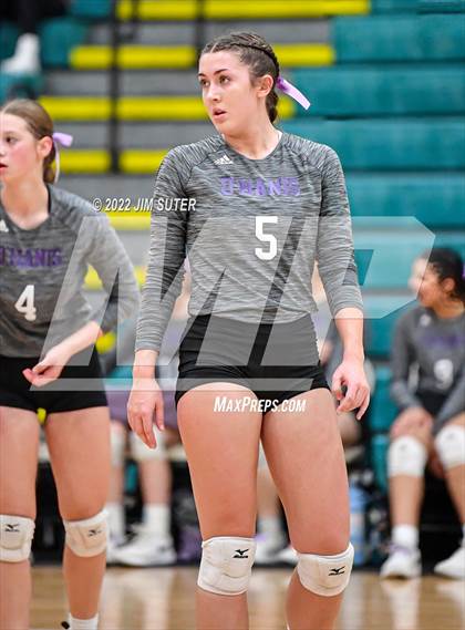 Thumbnail 3 in Round Top-Carmine vs. D'Hanis (UIL 1A Region 4 Semifinal Playoff) photogallery.