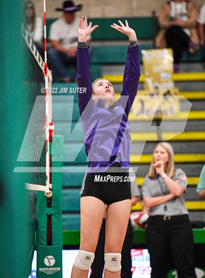 Thumbnail 2 in Round Top-Carmine vs. D'Hanis (UIL 1A Region 4 Semifinal Playoff) photogallery.