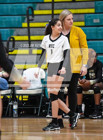 Thumbnail 3 in Round Top-Carmine vs. D'Hanis (UIL 1A Region 4 Semifinal Playoff) photogallery.