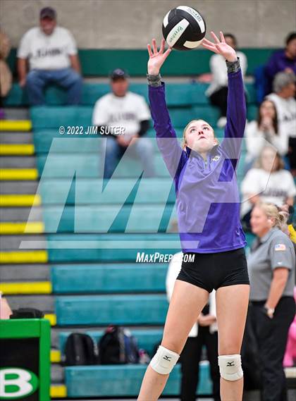 Thumbnail 3 in Round Top-Carmine vs. D'Hanis (UIL 1A Region 4 Semifinal Playoff) photogallery.