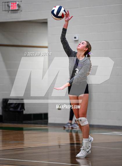 Thumbnail 1 in Round Top-Carmine vs. D'Hanis (UIL 1A Region 4 Semifinal Playoff) photogallery.