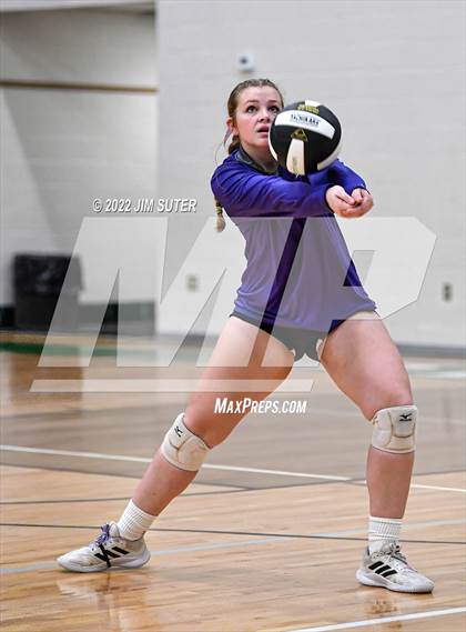 Thumbnail 3 in Round Top-Carmine vs. D'Hanis (UIL 1A Region 4 Semifinal Playoff) photogallery.