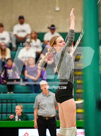 Thumbnail 1 in Round Top-Carmine vs. D'Hanis (UIL 1A Region 4 Semifinal Playoff) photogallery.