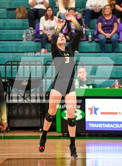 Thumbnail 3 in Round Top-Carmine vs. D'Hanis (UIL 1A Region 4 Semifinal Playoff) photogallery.