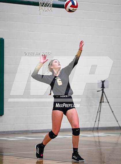 Thumbnail 2 in Round Top-Carmine vs. D'Hanis (UIL 1A Region 4 Semifinal Playoff) photogallery.