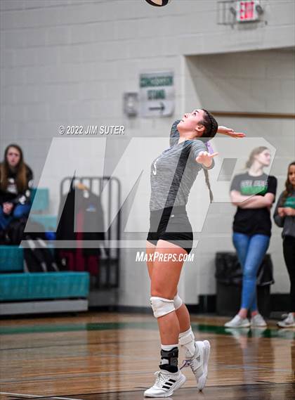 Thumbnail 1 in Round Top-Carmine vs. D'Hanis (UIL 1A Region 4 Semifinal Playoff) photogallery.