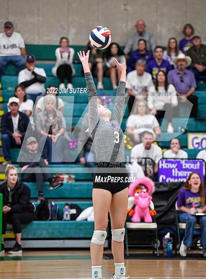 Thumbnail 3 in Round Top-Carmine vs. D'Hanis (UIL 1A Region 4 Semifinal Playoff) photogallery.