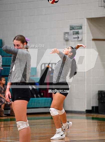 Thumbnail 1 in Round Top-Carmine vs. D'Hanis (UIL 1A Region 4 Semifinal Playoff) photogallery.