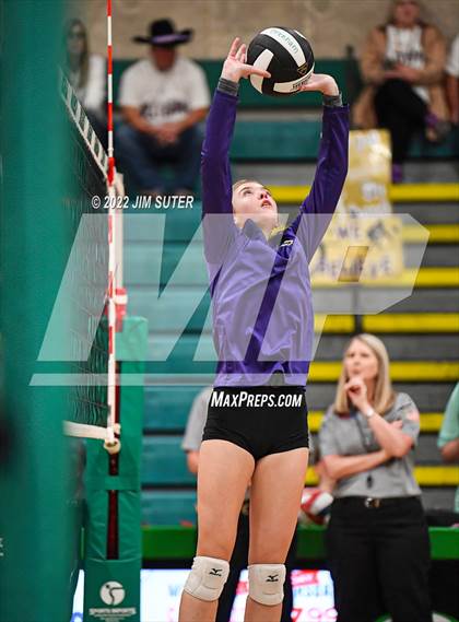 Thumbnail 1 in Round Top-Carmine vs. D'Hanis (UIL 1A Region 4 Semifinal Playoff) photogallery.