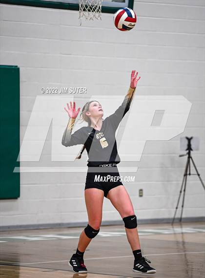 Thumbnail 1 in Round Top-Carmine vs. D'Hanis (UIL 1A Region 4 Semifinal Playoff) photogallery.