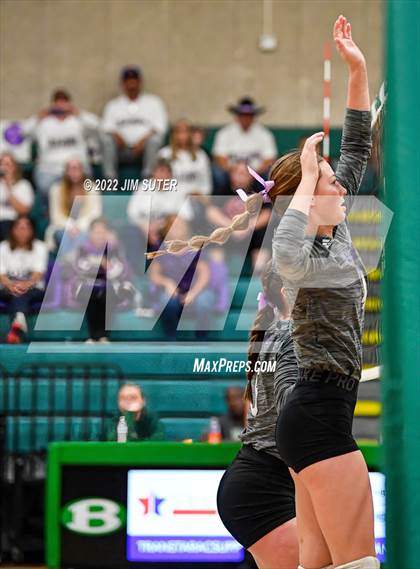 Thumbnail 1 in Round Top-Carmine vs. D'Hanis (UIL 1A Region 4 Semifinal Playoff) photogallery.