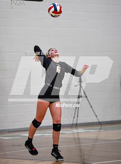 Thumbnail 1 in Round Top-Carmine vs. D'Hanis (UIL 1A Region 4 Semifinal Playoff) photogallery.