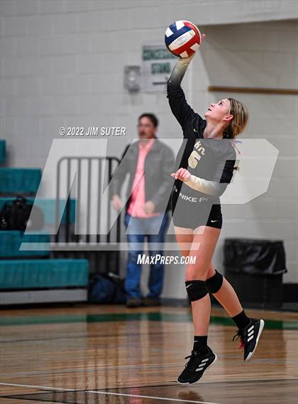 Thumbnail 3 in Round Top-Carmine vs. D'Hanis (UIL 1A Region 4 Semifinal Playoff) photogallery.