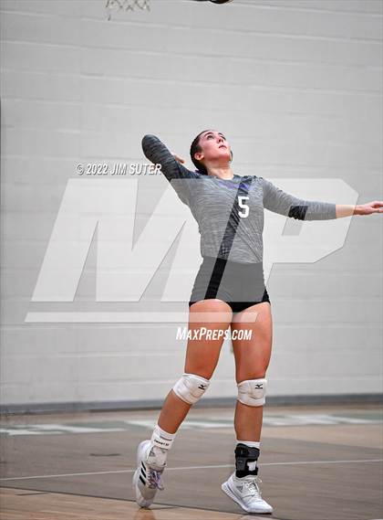 Thumbnail 2 in Round Top-Carmine vs. D'Hanis (UIL 1A Region 4 Semifinal Playoff) photogallery.