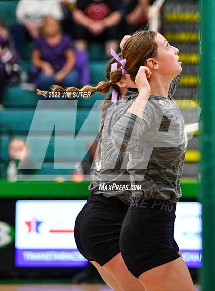 Thumbnail 2 in Round Top-Carmine vs. D'Hanis (UIL 1A Region 4 Semifinal Playoff) photogallery.