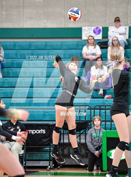 Thumbnail 3 in Round Top-Carmine vs. D'Hanis (UIL 1A Region 4 Semifinal Playoff) photogallery.