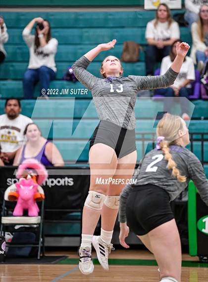 Thumbnail 3 in Round Top-Carmine vs. D'Hanis (UIL 1A Region 4 Semifinal Playoff) photogallery.