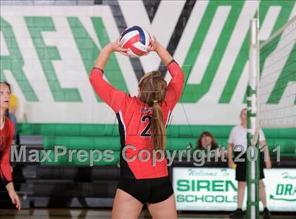 Thumbnail 2 in Siren vs. Luck photogallery.